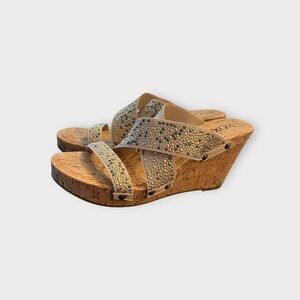 XOXO Women Sz 8.5 Beige 4" Heels Cork Elastic Straps Wedges lightweight sandals